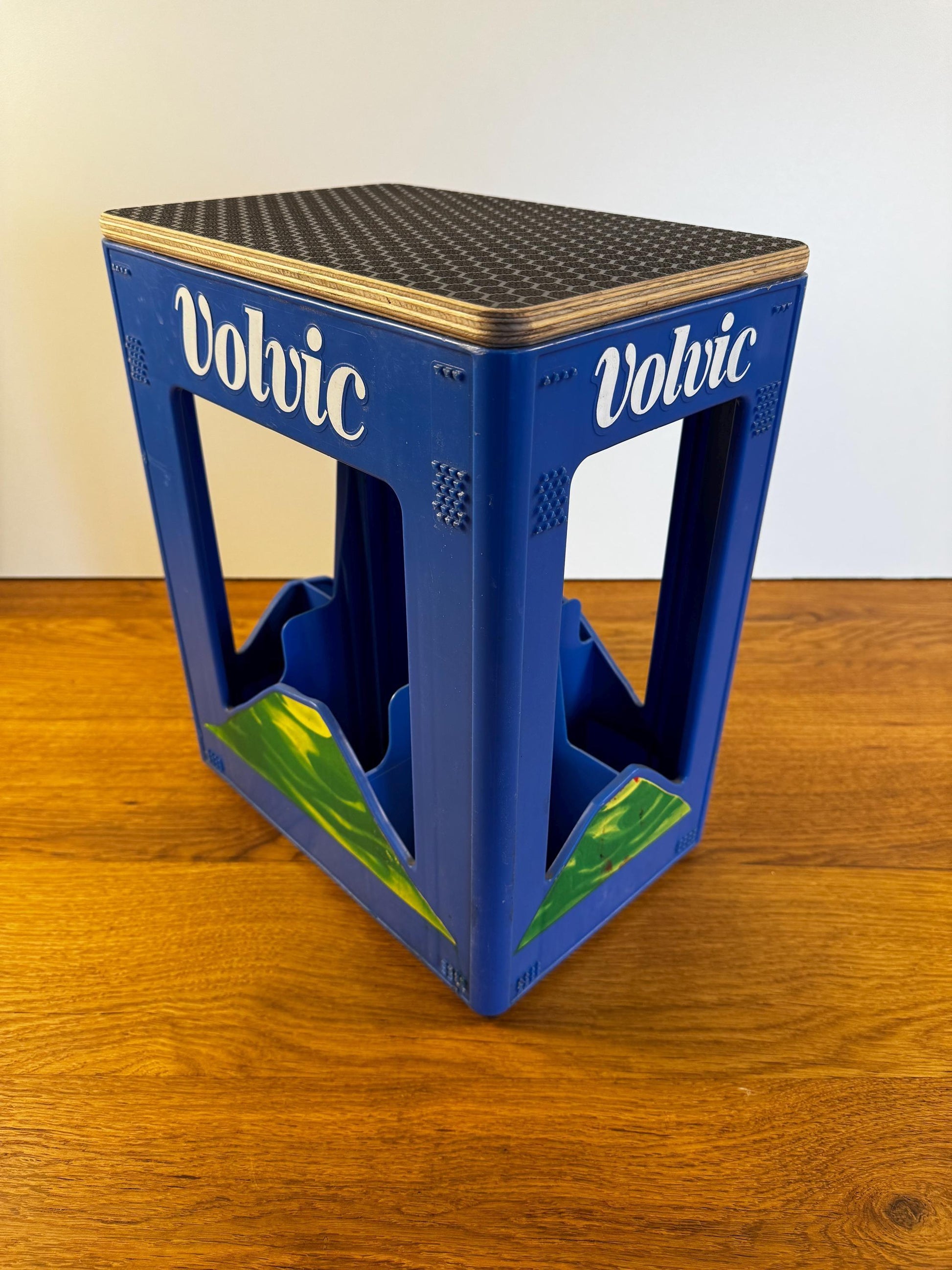 Sitzauflage - Abdeckung für \"Volvic\" Getränkekasten, personalisierbar. Bestens geeignet für Outdoor Aktivitäten