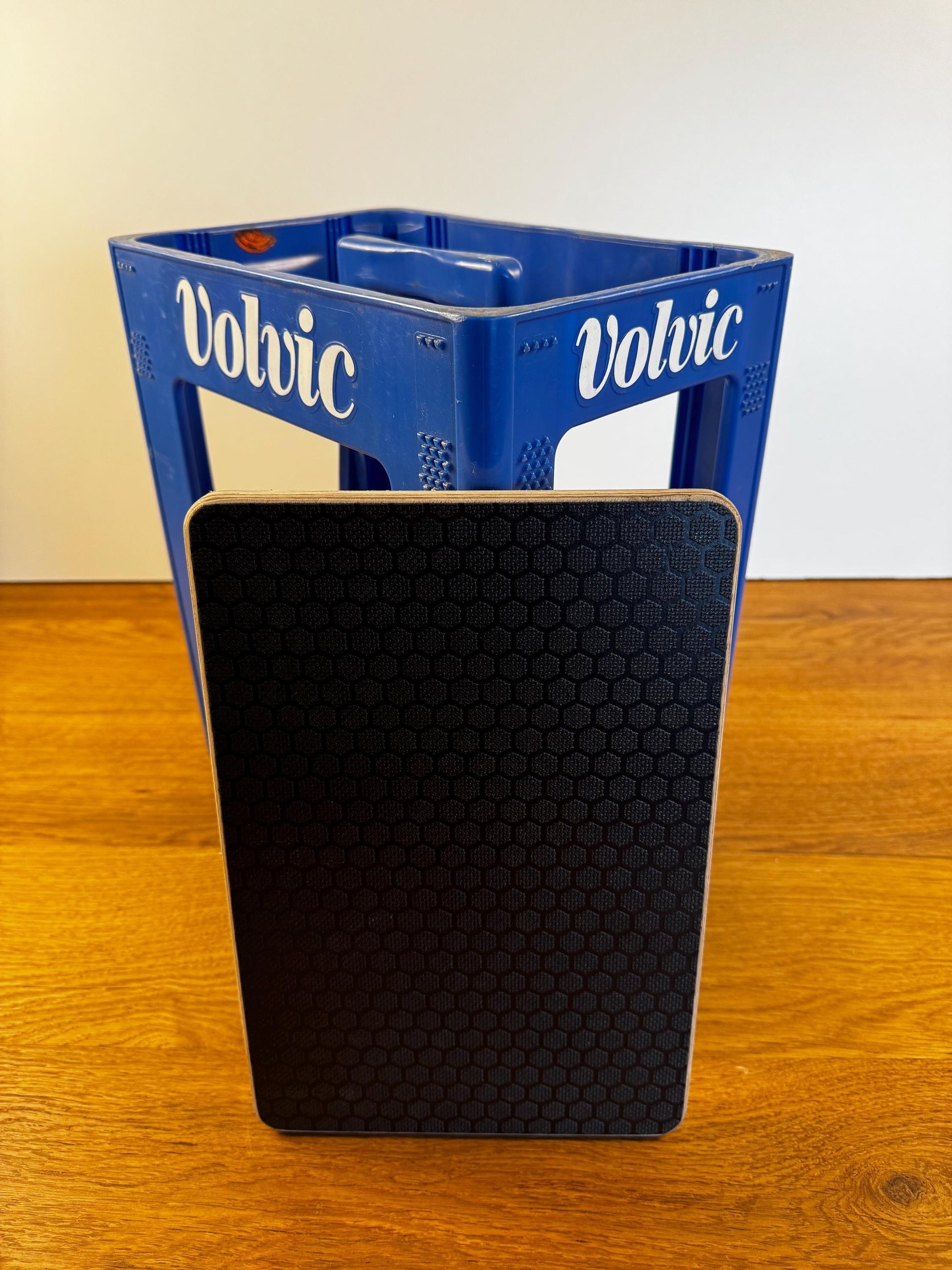 Sitzauflage - Abdeckung für \"Volvic\" Getränkekasten, personalisierbar. Bestens geeignet für Outdoor Aktivitäten