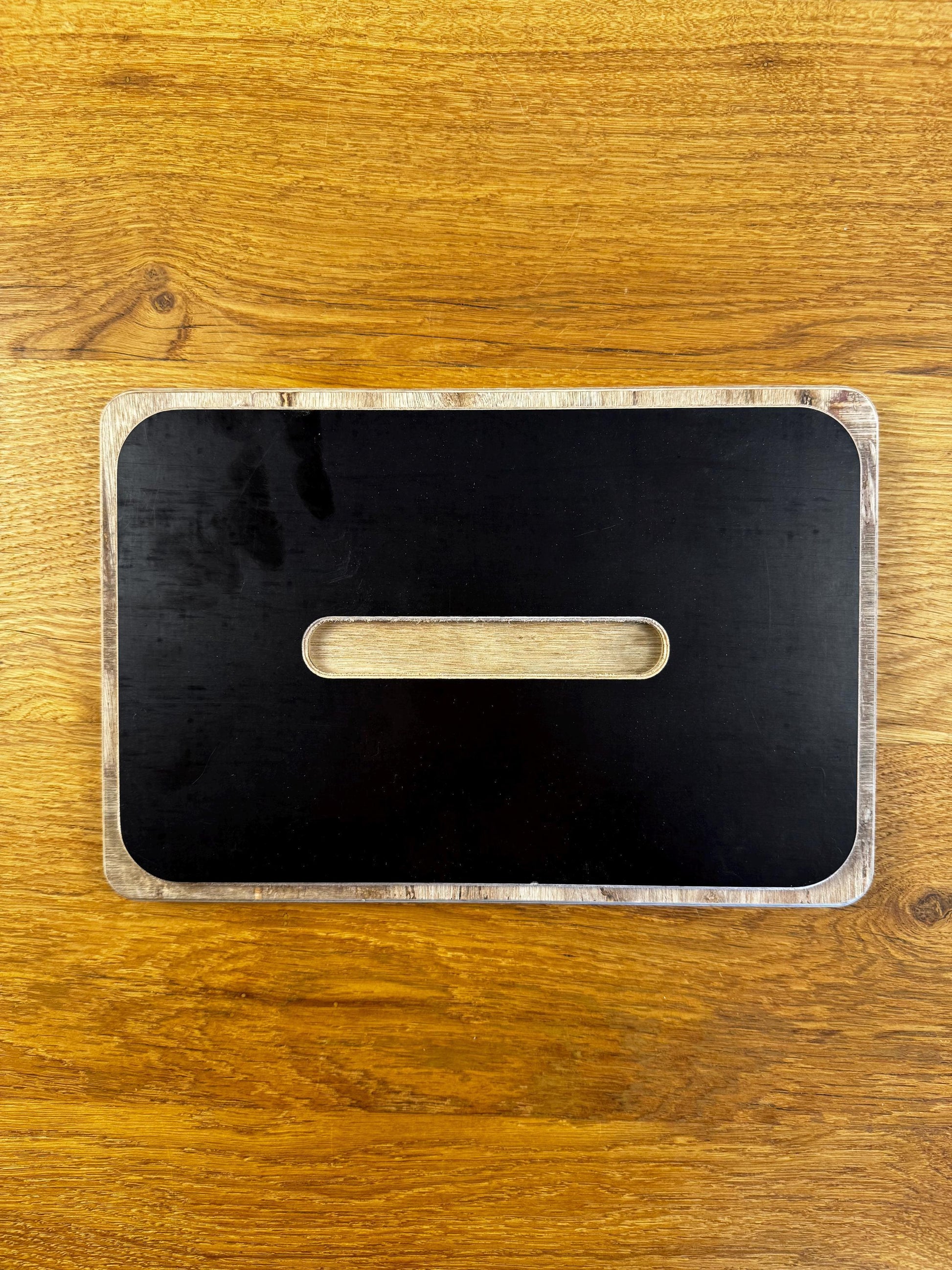 Sitzauflage - Abdeckung für \"Volvic\" Getränkekasten, personalisierbar. Bestens geeignet für Outdoor Aktivitäten