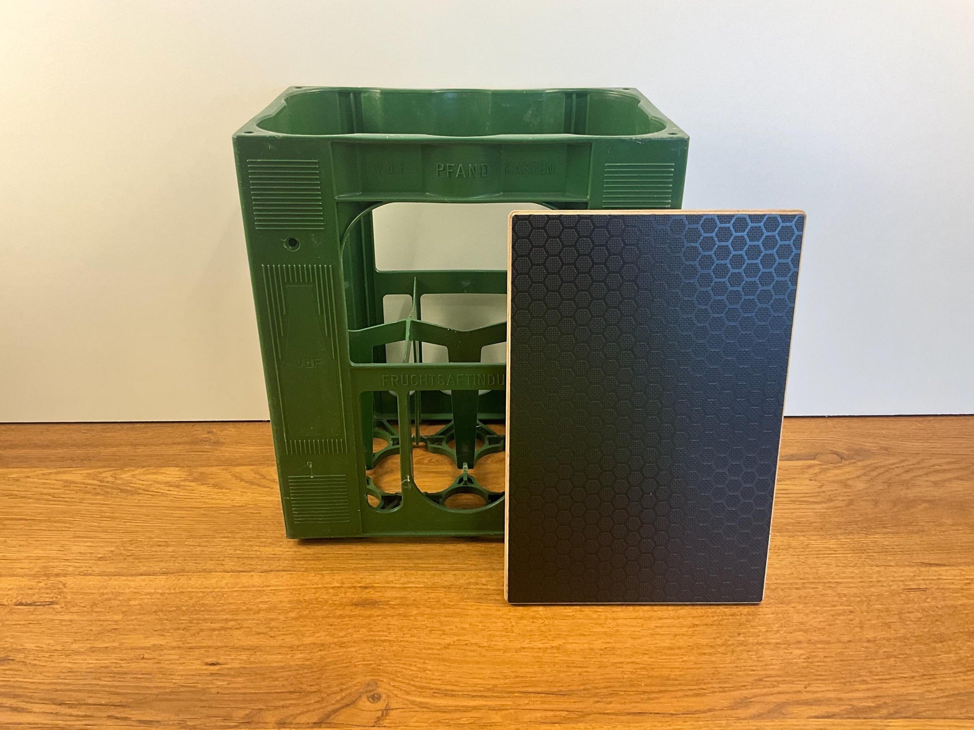 VdF Pfand-Kasten Abdeckung \"Fruchtsaftindustrie\", personalisierbar, Beistelltisch oder Sitzauflage. Bestens geeignet für Outdoor Aktivitäten