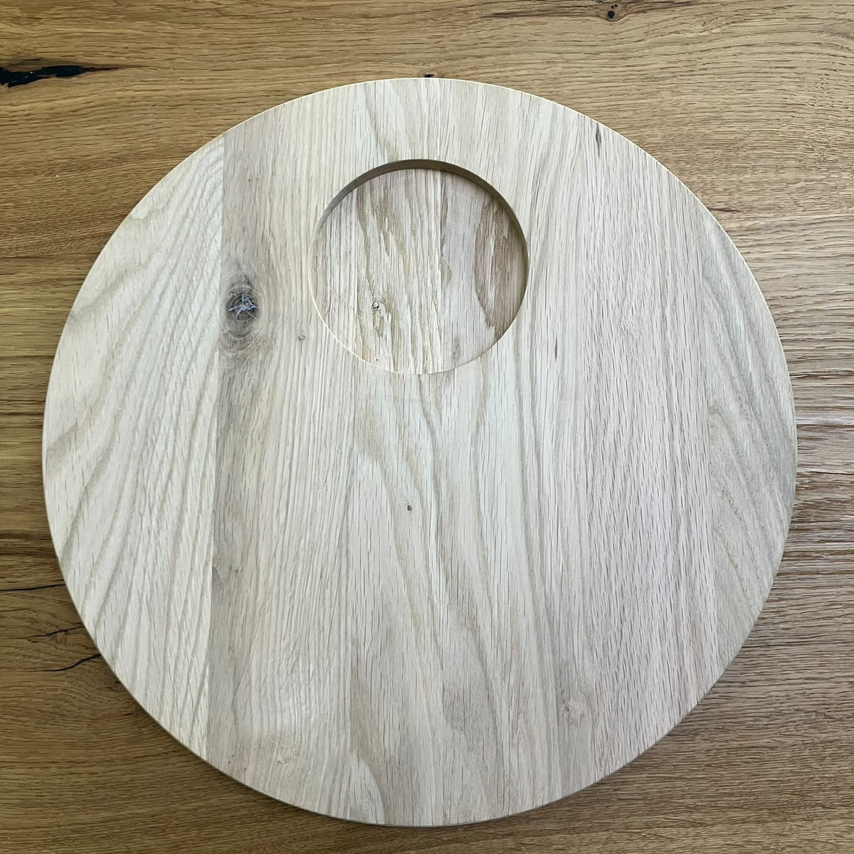 Adventsteller aus Wildeiche, Ø 35 cm, mit Glasmulde am Rand, Originalfoto, frisch gefräst, ungeölt