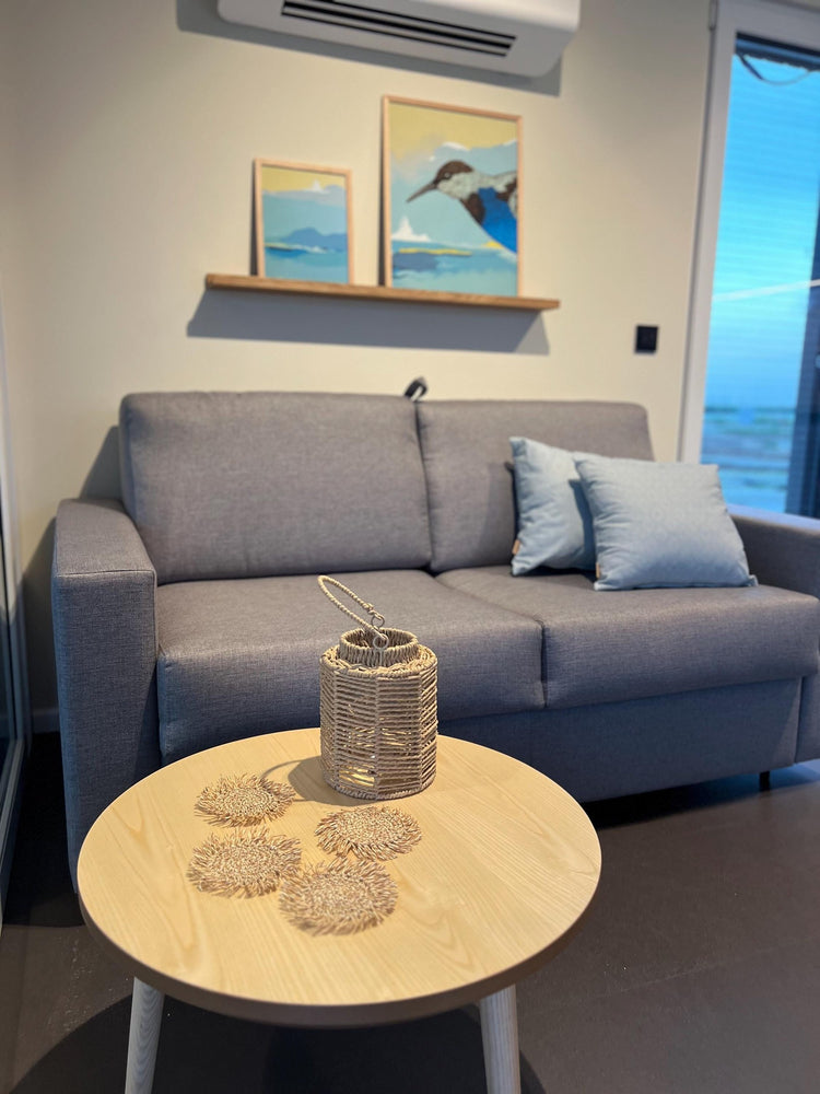 Kundenfoto Bilderleiste Eiche Natur mit zwei Postern ueber der Couch