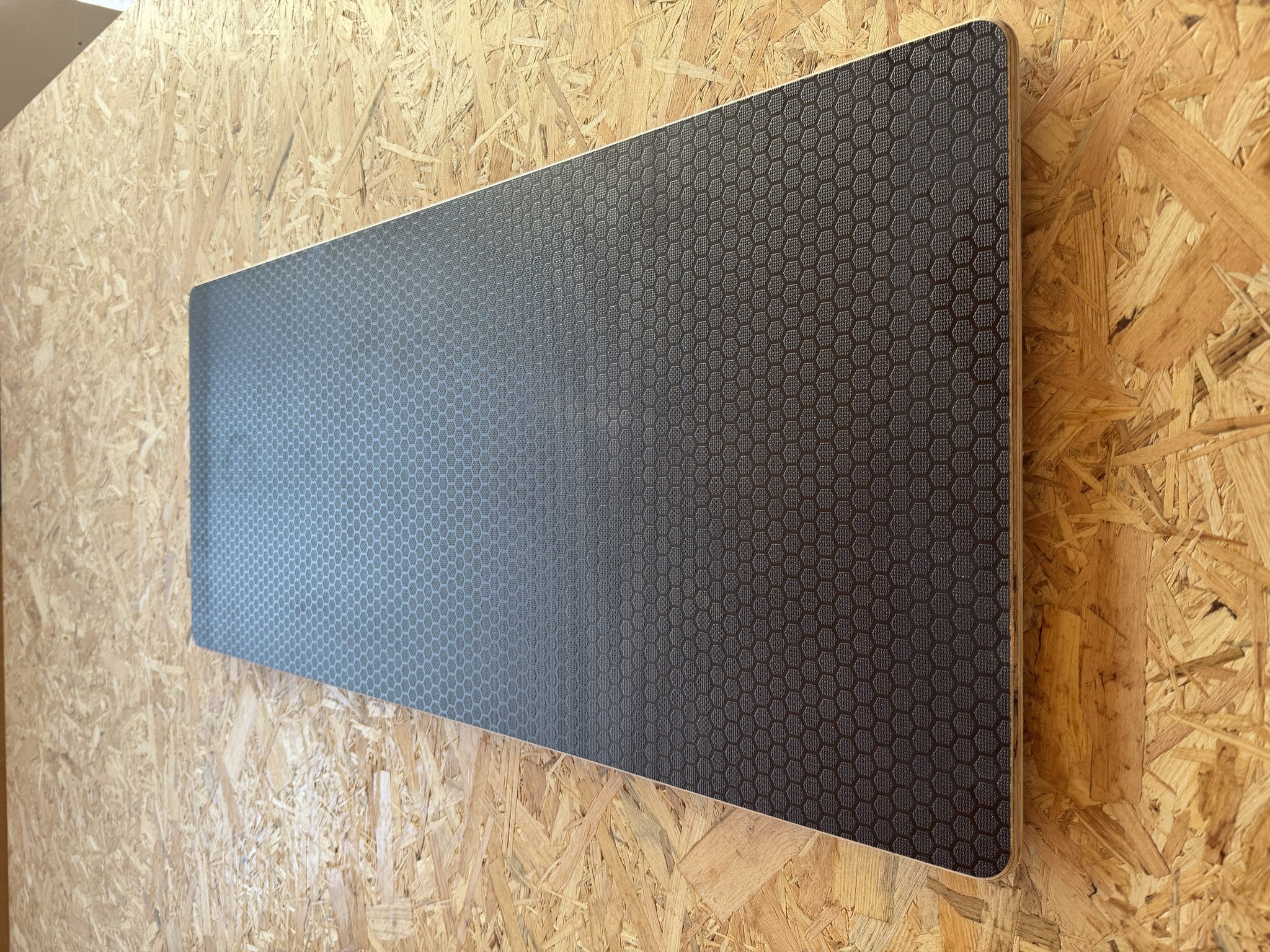 Eurobox-Doppeldeckel 90 x 40 cm Oberseite Hexagon-Arbeitsflaeche