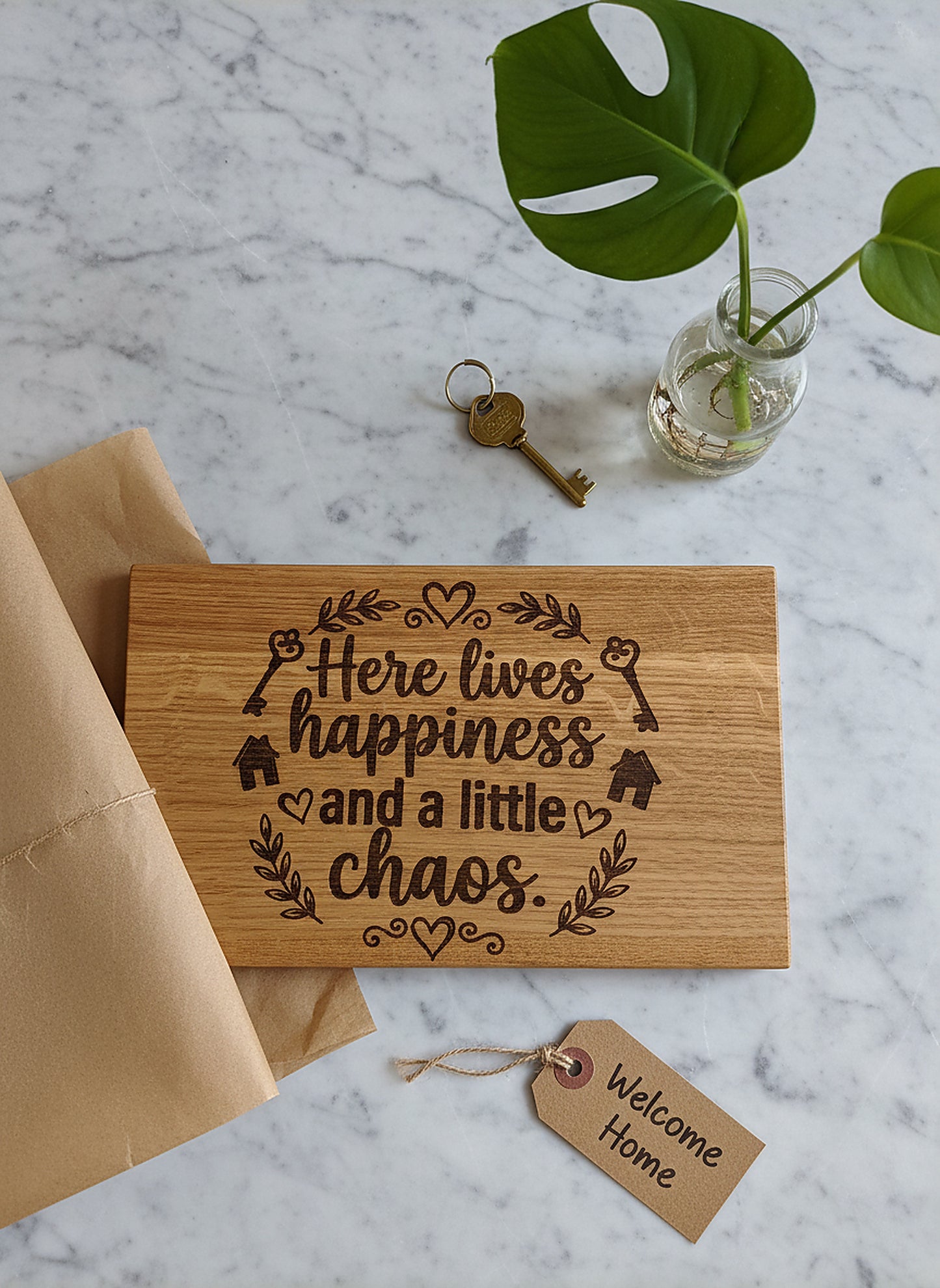 Holzschild 'Hier wohnt das Glück' — Wildeiche