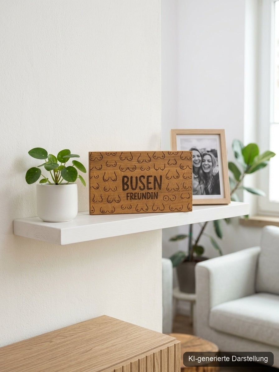 Holzschild 'Busenfreundin' · Wildeiche, KI-generierte Darstellung