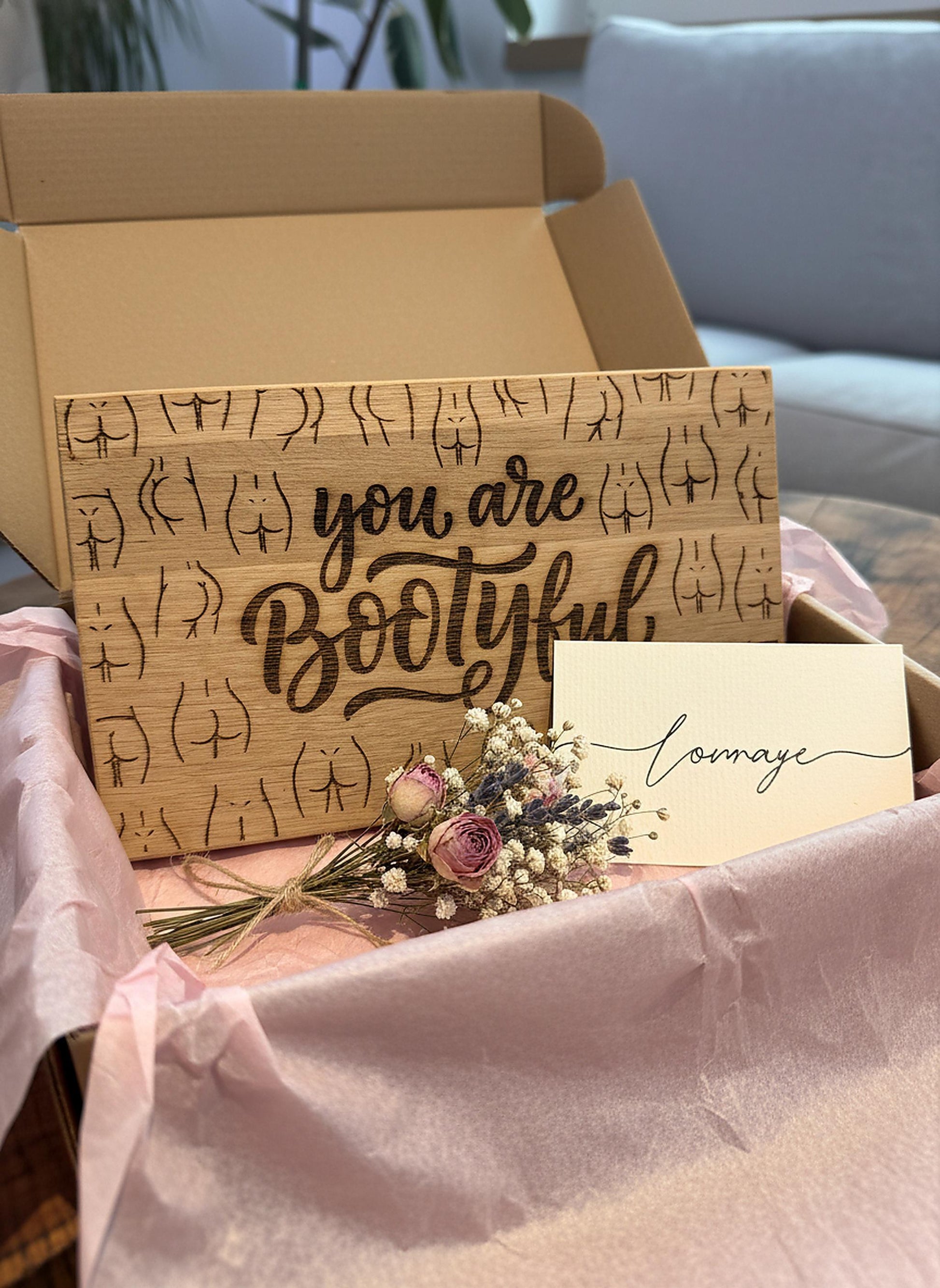 Geschenk beste Freundin Holzschild Bootyful Geschenkbox