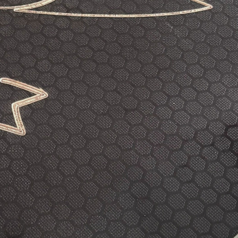 Produktvideo Eurobox-Deckel Multiplex mit Hexagon-Struktur: Oberfläche, Einsatz als Sitz, Tisch und Ablage, 150 kg belastbar, vier Größen mit kostenloser Gravur